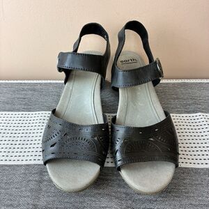 EARTH Carson Westport Women's 11 Wide Black Laser Cut Leather Ankle Strap Heels